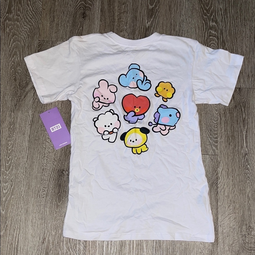 New nwt BT21 White Graphic T-Shirt size xs short sleeve